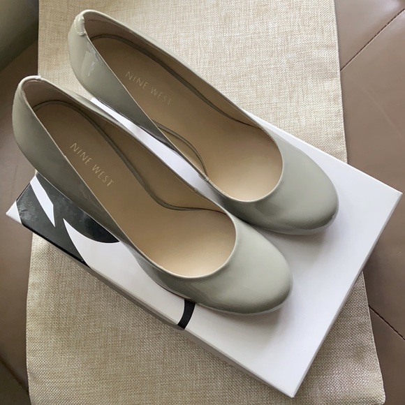 Patent Leather Grey Rounded Toe Heels (NIB) - Picture 3 of 6